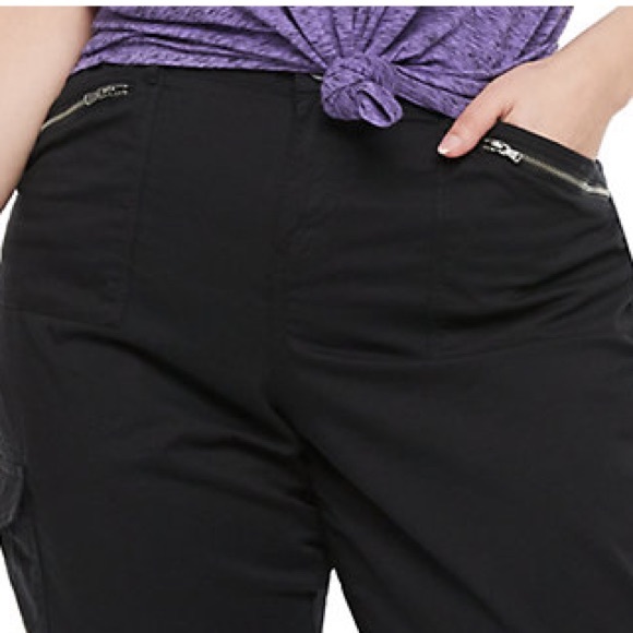 Plus Size EVRI Utility Capris - Picture 7 of 7